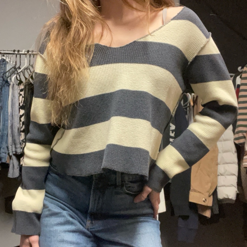 Long sleeve, crop top